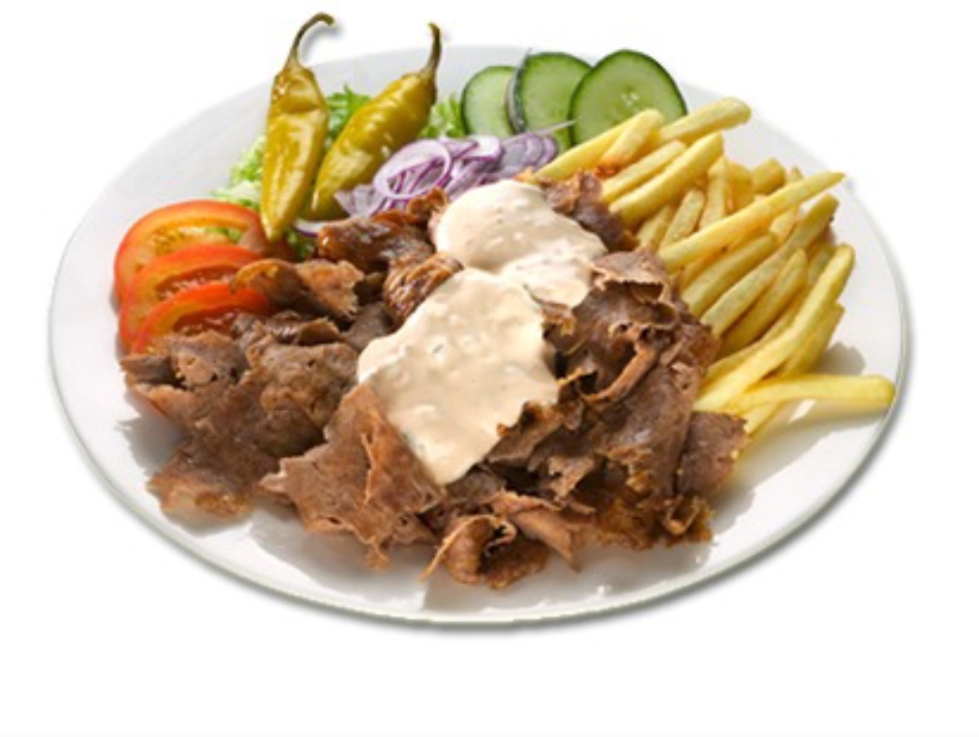 Kebabtallrik med pommes, sallad och sås